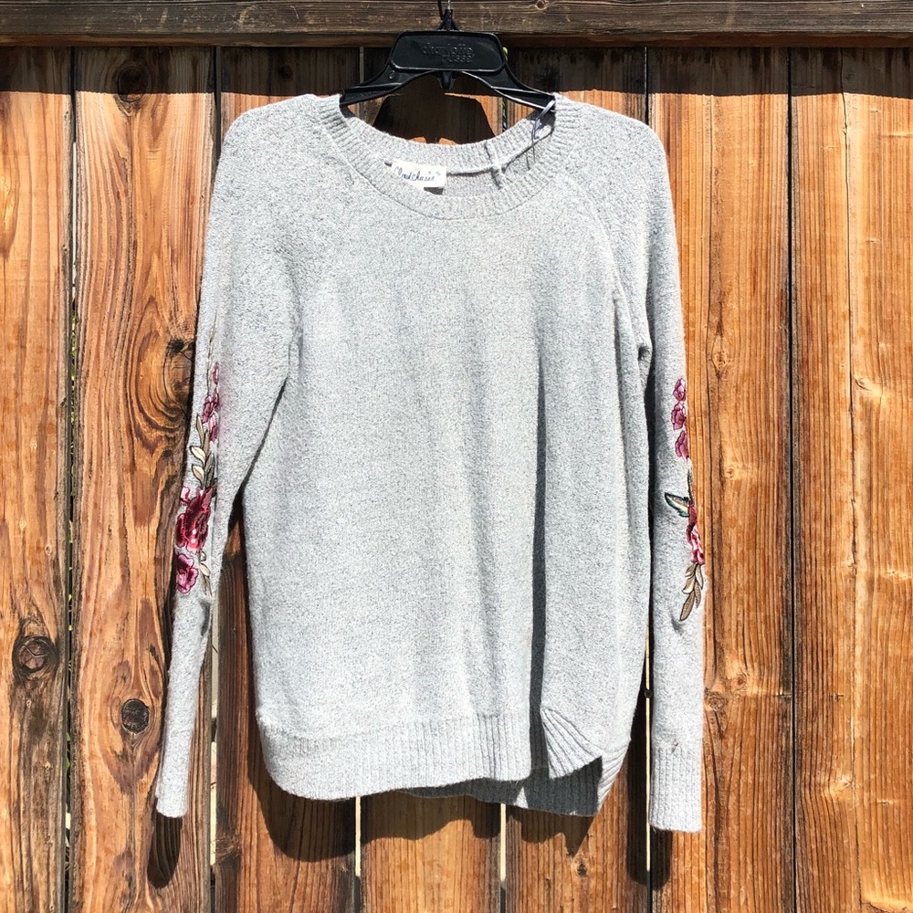 Sweater with Rose Appliqués — Gray
